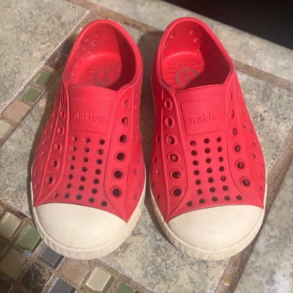 Native Other - 💚 $5 💚 Native Jefferson Slip on shoes, Red.